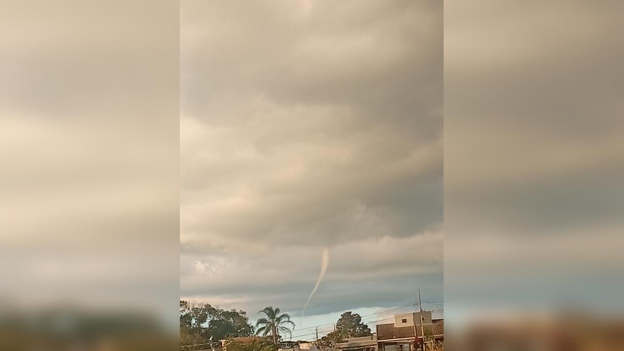 Simepar explica nuvem funil avistada em Cascavel após calor intenso Imagem referente a Simepar explica nuvem funil avistada em Cascavel após calor intenso