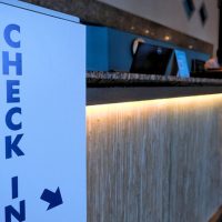 Imagem referente a Hospedagens têm até amanhã para adotar check-in digital