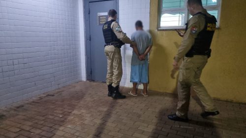 Homem é detido após dar soco no rosto da companheira no Santa Felicidade