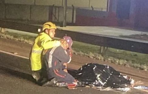 Foto comovente do socorrista do Samu ao encontrar o próprio filho morto em acidente