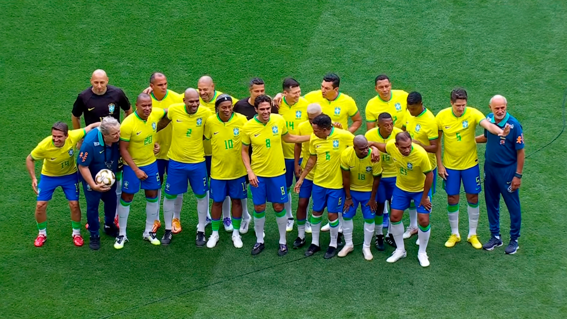 Com Ronaldinho Gaúcho, Kaká e Adriano, Brasil Legends perde para México Legends em jogo festivo