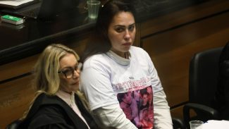 Monique Medeiros se entrega à polícia e volta a ser presa