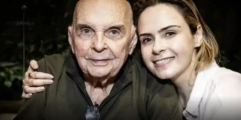 Família não irá esperar saída de Ana Paula do BBB e sepultamento do pai será realizado hoje Imagem referente a Família não irá esperar saída de Ana Paula do BBB e sepultamento do pai será realizado hoje