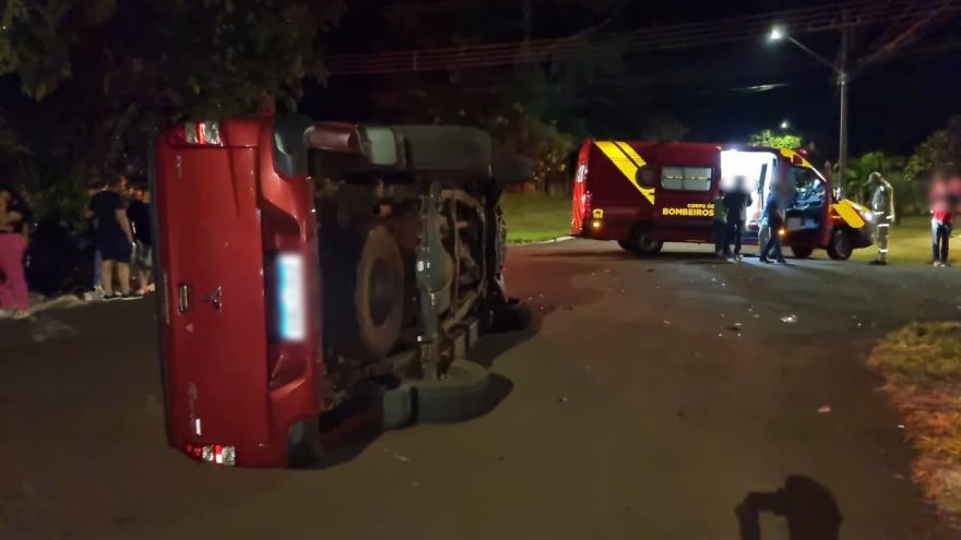 Seis pessoas ficam feridas em colisão seguida de tombamento em Sede Alvorada