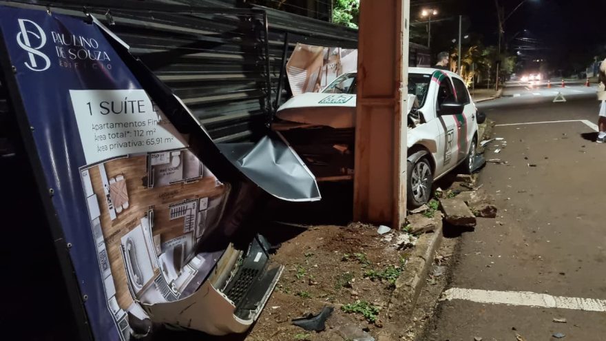 Acidente entre Jeep e veículo oficial deixa homem ferido no Country 