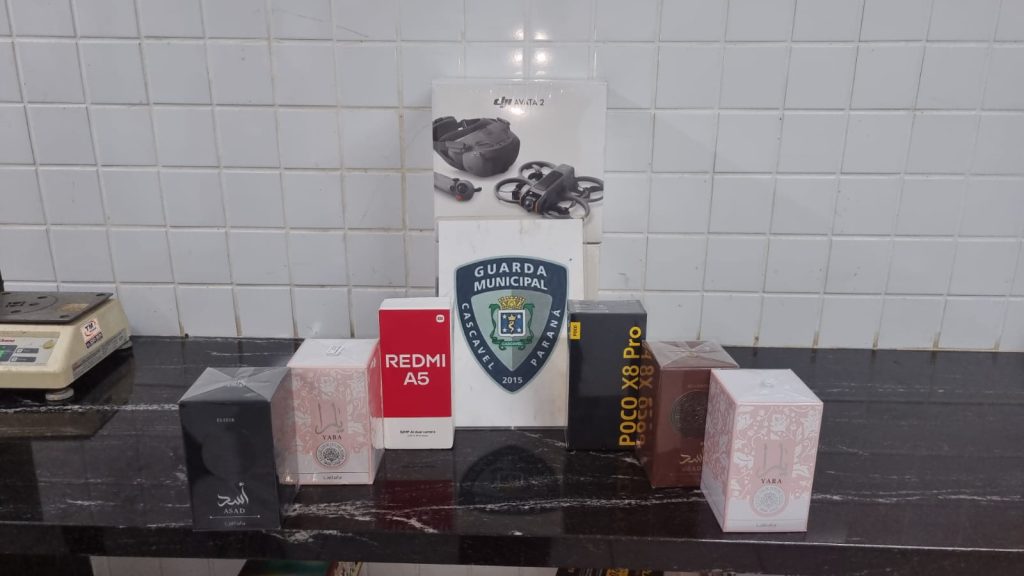 Produtos sem comprovação fiscal são apreendidos na rodoviária durante a madrugada Produtos sem comprovação fiscal são apreendidos na rodoviária durante a madrugada