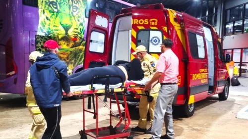 Passageira se fere ao descer de ônibus e é socorrida na Rodoviária de Cascavel