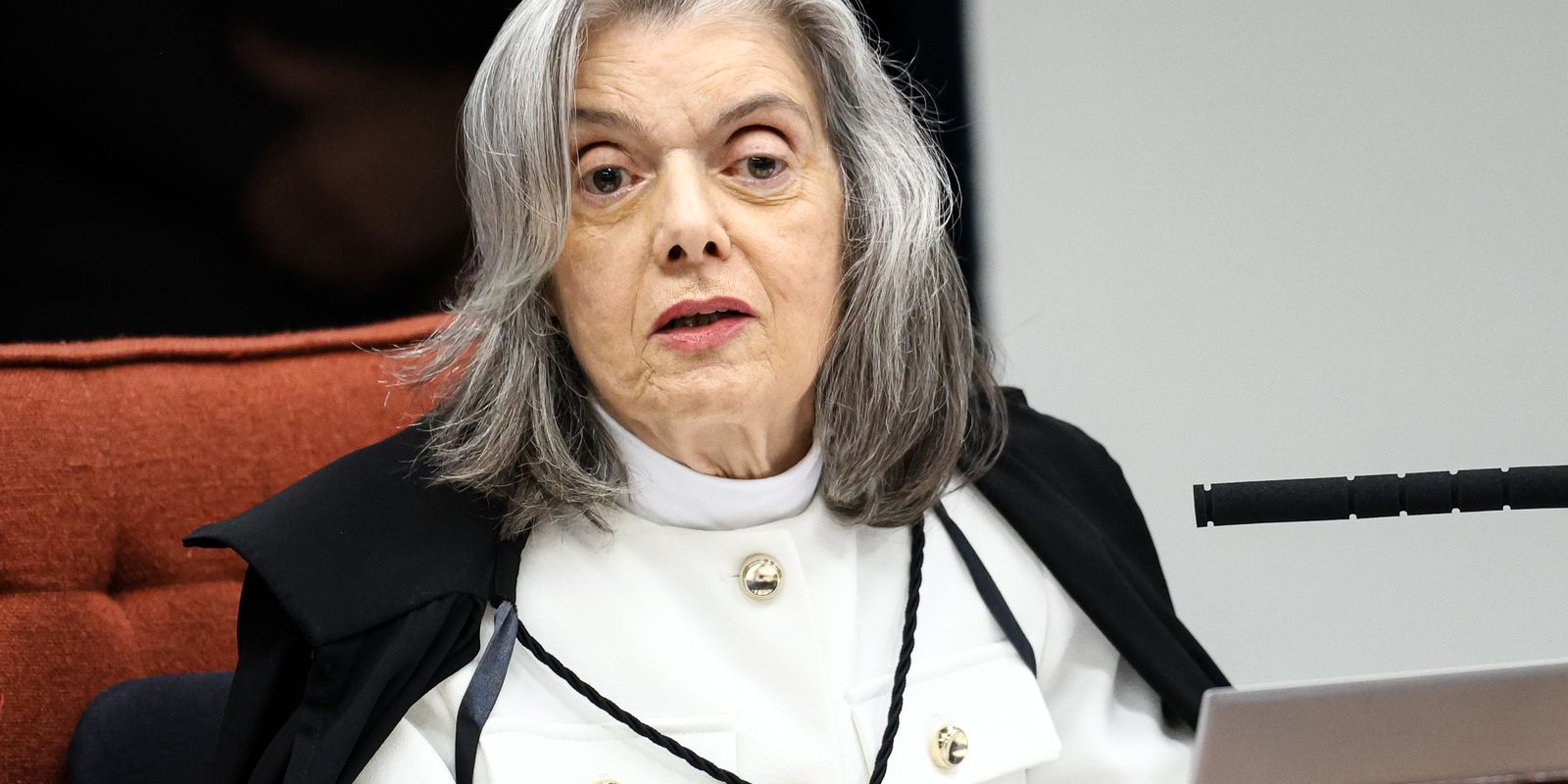 Carmen Lúcia vota para condenar Eduardo Bolsonaro por difamação Carmen Lúcia vota para condenar Eduardo Bolsonaro por difamação