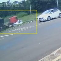 Imagem referente a Novas imagens mostram Creta sendo arrastado pela BR-277 em acidente que matou criança