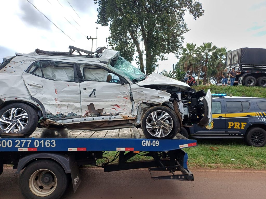 Foto do Creta após acidente dá a dimensão da violência da tragédia que tirou a vida de criança na BR-277