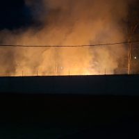 Imagem referente a Fogo em vegetação gera perigo e fumaça em vários pontos da cidade