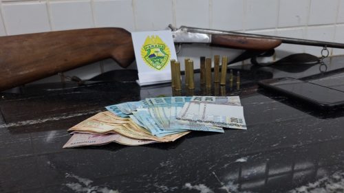 Suspeitos de receptação de gado são encaminhados à Delegacia juntamente de espingarda e munições, após diligências Suspeitos de receptação de gado são encaminhados à Delegacia juntamente de espingarda e munições, após diligências