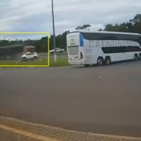 Imagem referente a Morte de criança: câmera registra Creta sendo arrastado por carreta em Céu Azul