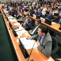 Imagem referente a CCJ da Câmara retoma análise do fim da escala 6x1 nesta quarta