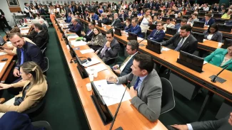 CCJ da Câmara retoma análise do fim da escala 6x1 nesta quarta