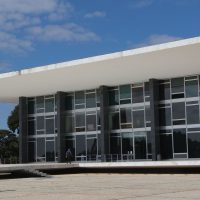 Imagem referente a Defesa pede autorização do STF para que Bolsonaro possa operar ombro
