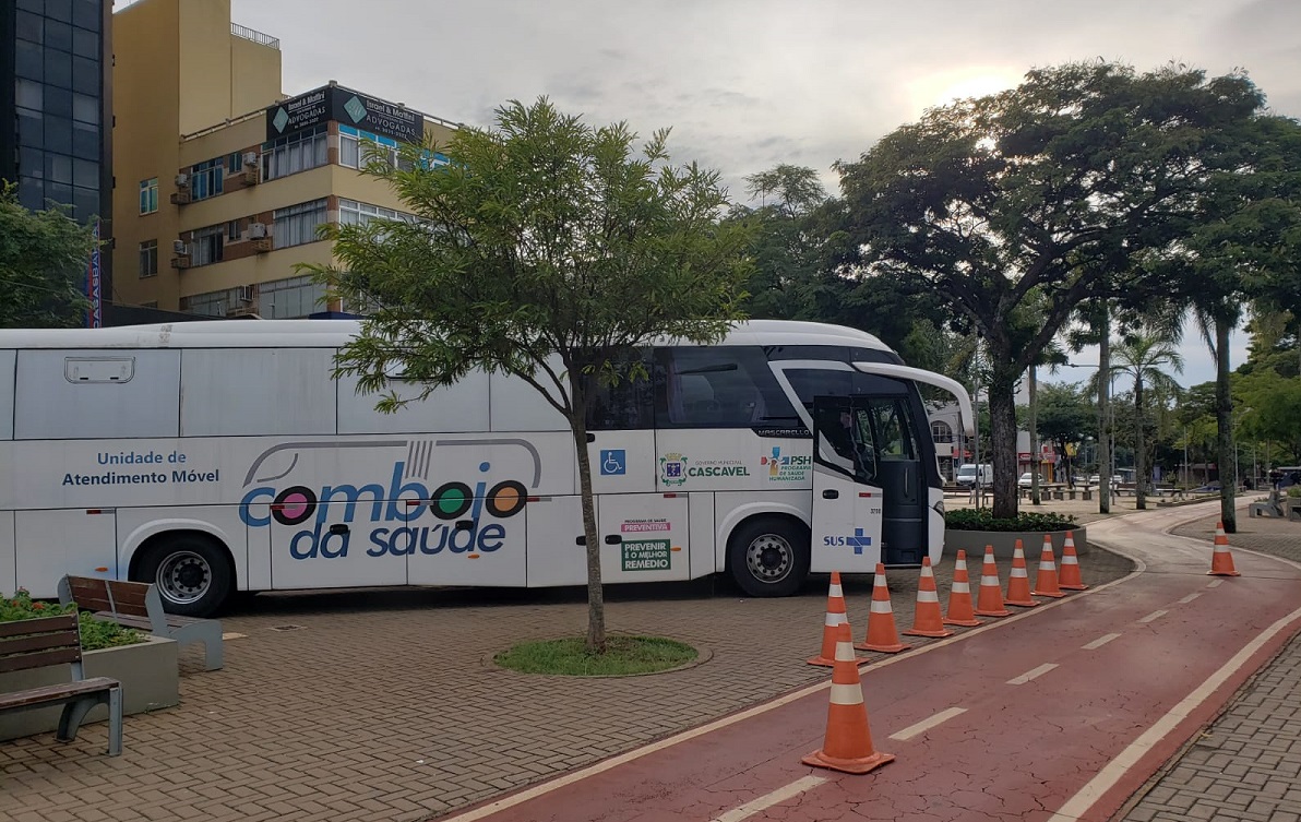 Comboio da Saúde reforça vacinação contra gripe a grupo prioritário no Calçadão da Avenida Brasil Comboio da Saúde reforça vacinação contra gripe a grupo prioritário no Calçadão da Avenida Brasil