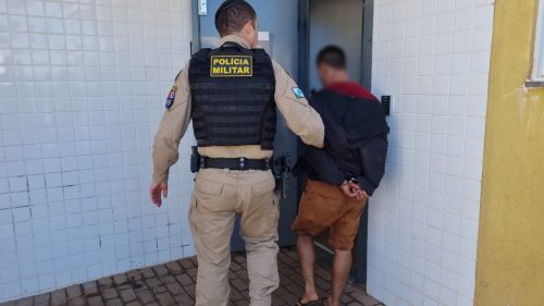 Armado, homem invade residência no Cascavel Velho, sequestra ex-mulher mas é preso pela PM Armado, homem invade residência no Cascavel Velho, sequestra ex-mulher mas é preso pela PM