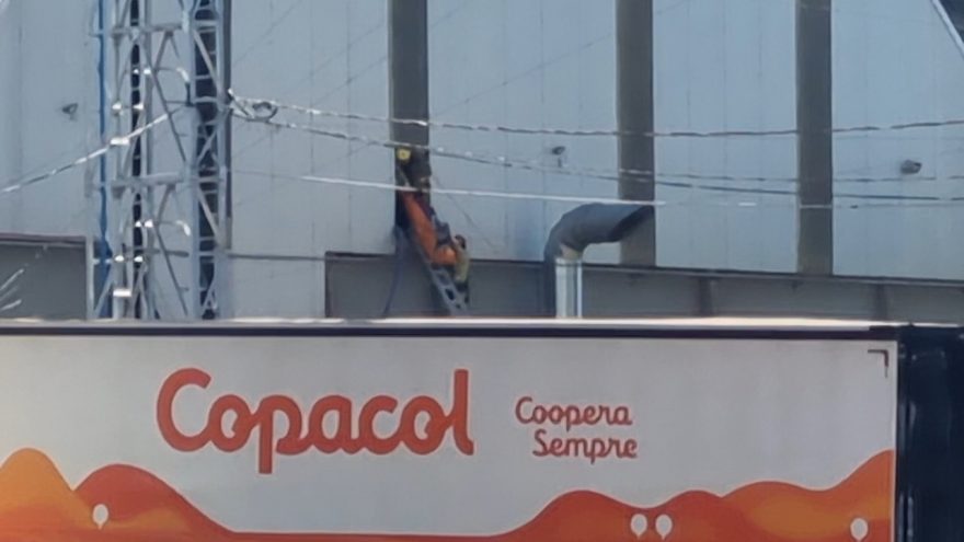 Veja o resgate do corpo de Lindomar Bargas, morto após acidente em silo da Copacol