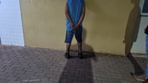 Homem em situação de rua com mandado em aberto é detido no Santa Cruz Homem em situação de rua com mandado em aberto é detido no Santa Cruz