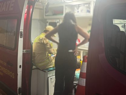 Motociclista fica ferido em acidente na Avenida Rocha Pombo Motociclista fica ferido em acidente na Avenida Rocha Pombo