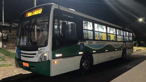 Batida entre ônibus e Fiat Uno é registrado no Bairro Periolo em Cascavel Batida entre ônibus e Fiat Uno é registrado no Bairro Periolo em Cascavel