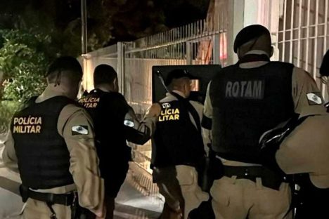 Cenário de terror no Paraná: homem ameaça incendiar casa com gasolina e mobiliza operação com BOPE