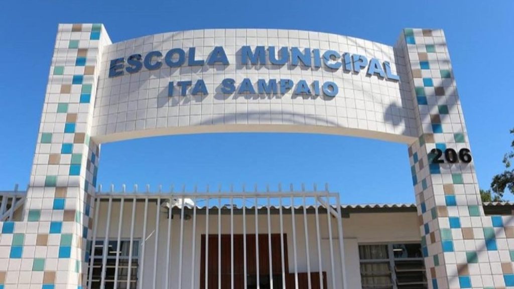 Prefeitura homologa reforma de escola com investimento de R$ 1,6 milhão Prefeitura homologa reforma de escola com investimento de R$ 1,6 milhão