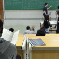 Imagem referente a Encontro debate importância do ensino de jornalismo diante de IA