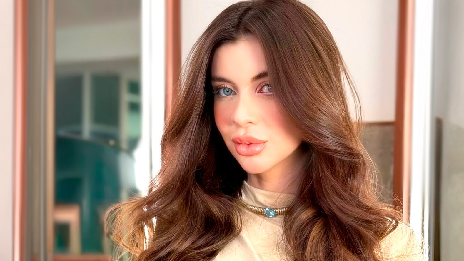 Candidata ao Miss Cosmo Brasil morre após cair de 13º andar; suspeito é encontrado morto em delegacia Imagem referente a Candidata ao Miss Cosmo Brasil morre após cair de 13º andar; suspeito é encontrado morto em delegacia
