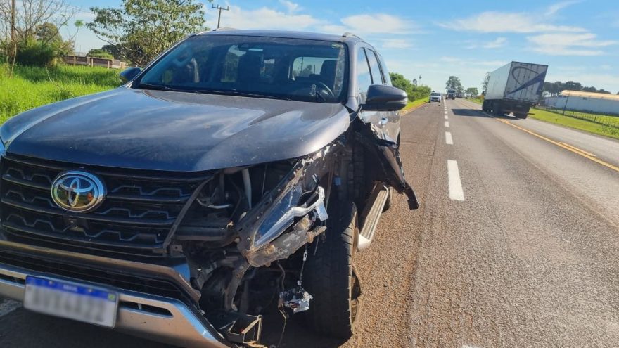 Rodado de caminhão se solta e atinge SW4 na BR-369, em Cascavel