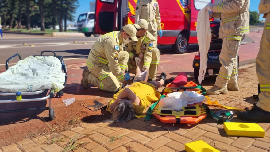Mulher fica ferida ao cair de triciclo elétrica no viaduto da Avenida Carlos Gomes