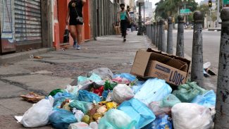 Câmara aprova multa para quem descartar lixo em vias públicas