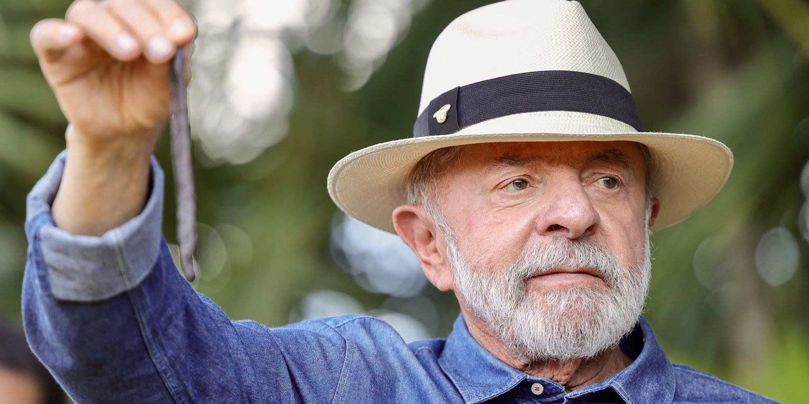 Lula vai a SP para tirar excesso de pele na cabeça e tratar tendinite Lula vai a SP para tirar excesso de pele na cabeça e tratar tendinite