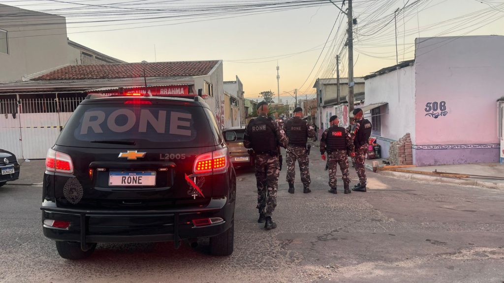 Operação integrada cumpre 41 mandados contra grupo responsável pelo tráfico no Parolin, em Curitiba