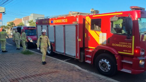 Jovem prende dedos em cilindro e mobiliza Corpo de Bombeiros em Cascavel Jovem prende dedos em cilindro e mobiliza Corpo de Bombeiros em Cascavel