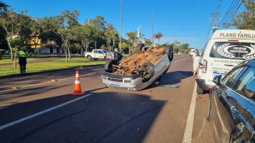 Capotamento é registrado na Avenida Tancredo Neves Capotamento é registrado na Avenida Tancredo Neves