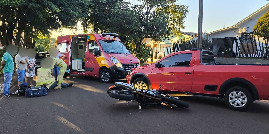 Colisão entre picape e motocicleta deixa homem ferido em Toledo Imagem referente a Colisão entre picape e motocicleta deixa homem ferido em Toledo