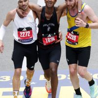 Imagem referente a Brasileiro vira manchete por ato de empatia na Maratona de Boston