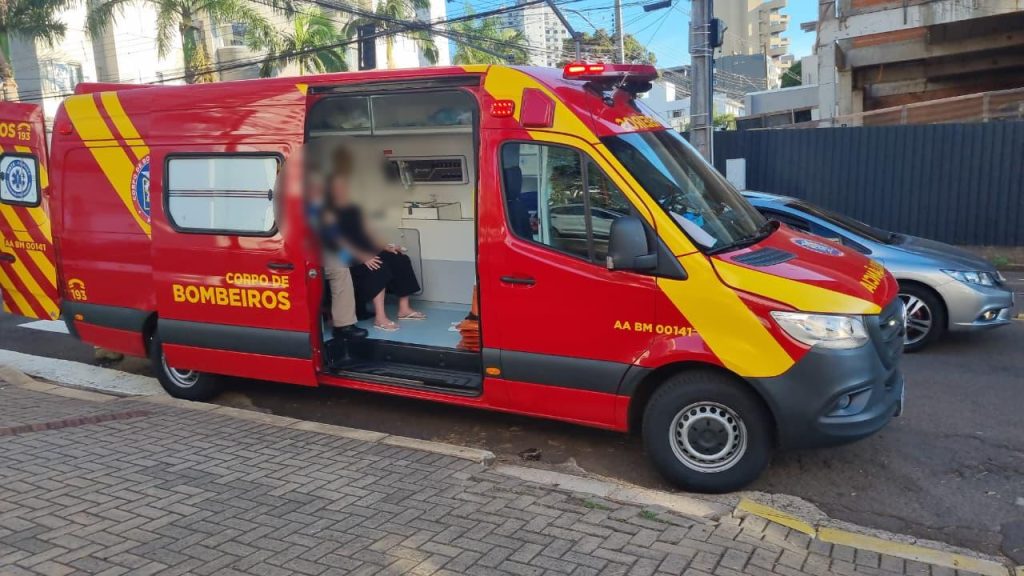 Colisão entre Argo e moto mobiliza Siate na Rua Minas Gerais