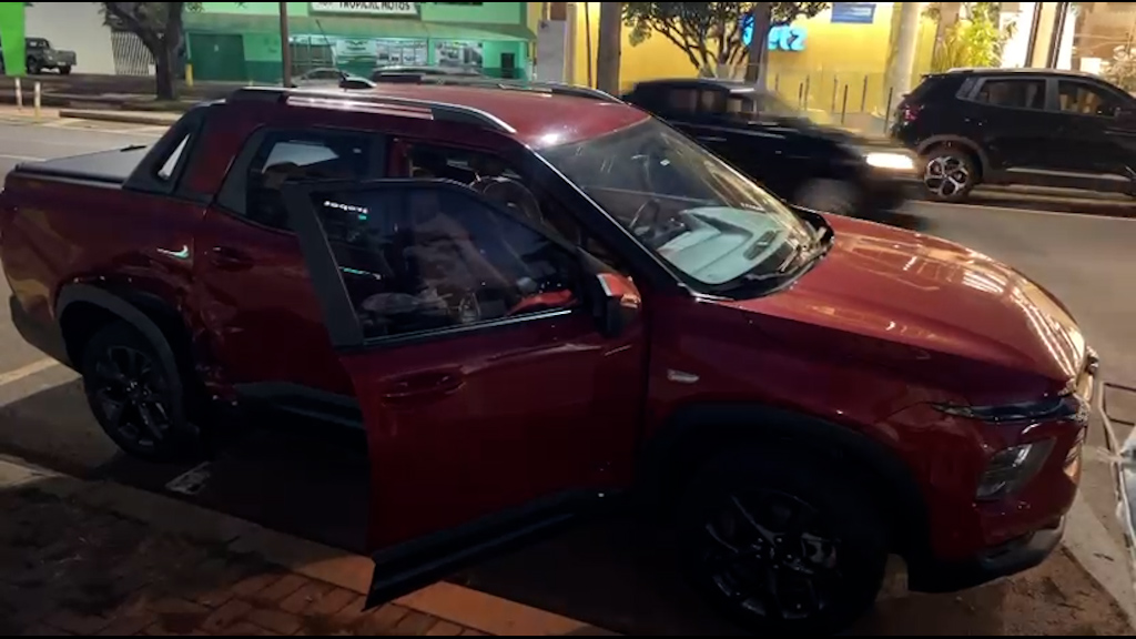 Creta e Montana se envolvem em acidente na Rua Paraná em Cascavel Creta e Montana se envolvem em acidente na Rua Paraná em Cascavel