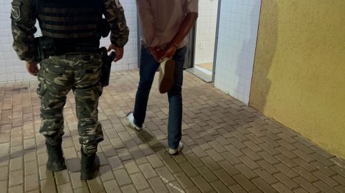 Homem é detido após tentar furtar caminhonete Hilux no Centro de Cascavel