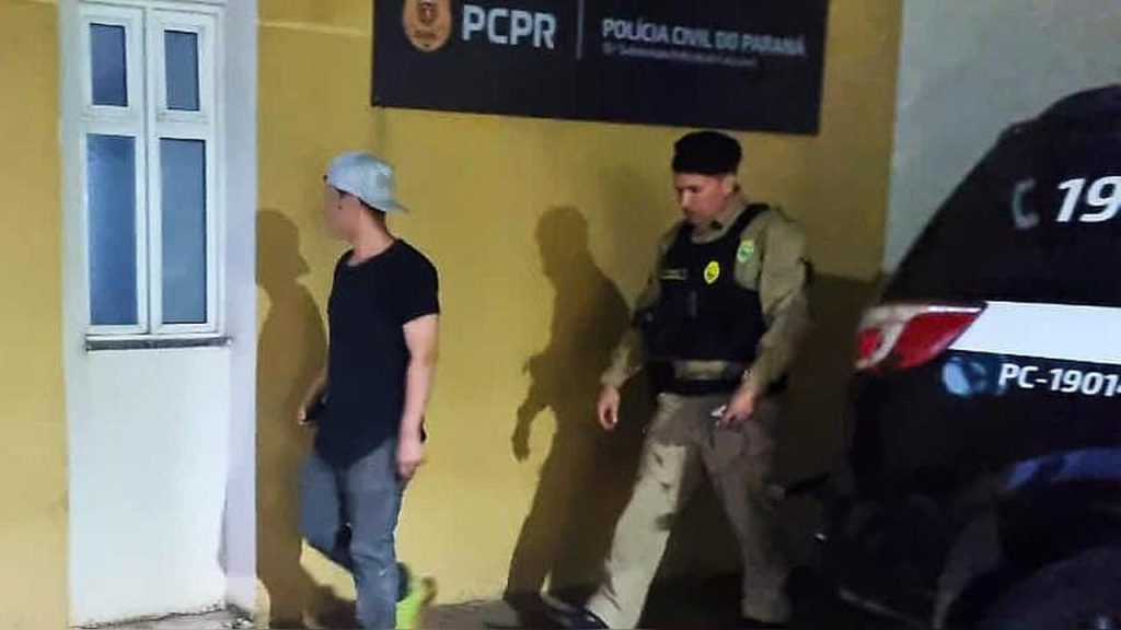 Discussão por celular termina com casal na Delegacia após intervenção da PM no bairro Canadá Discussão por celular termina com casal na Delegacia após intervenção da PM no bairro Canadá
