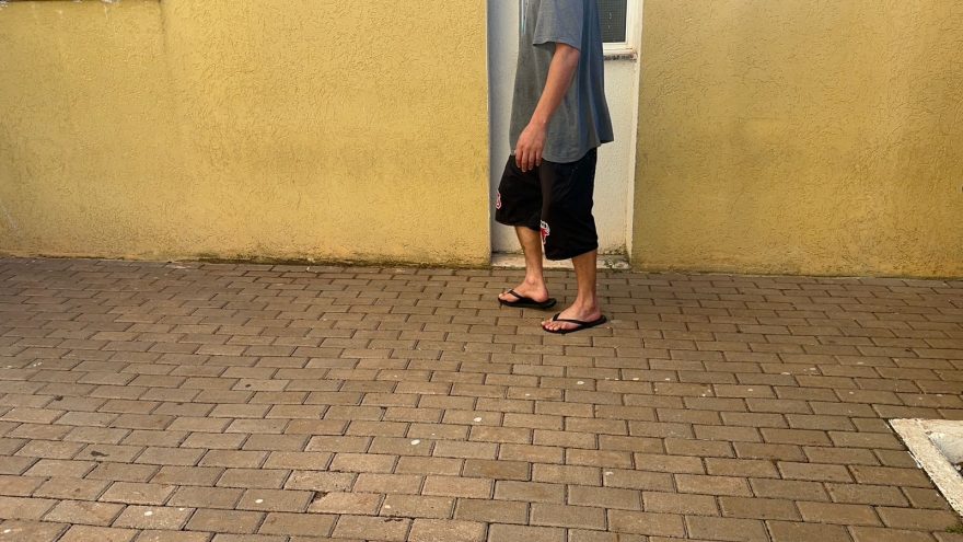 Filho tenta expulsar mãe de casa e é detido pela PM