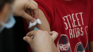 Vacinação nas escolas segue até dia 30 e meta é imunizar 27 milhões