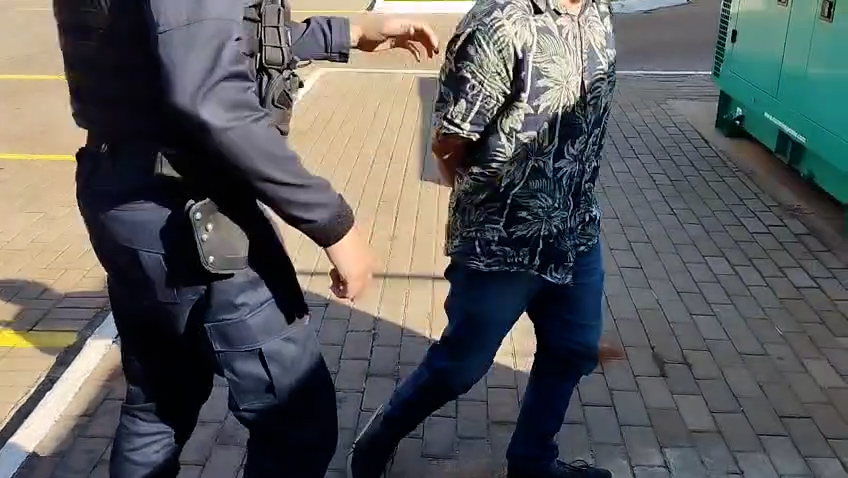 Na região central de Cascavel, homem é detido com drogas