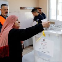 Imagem referente a Palestinos vão às urnas em eleições municipais
