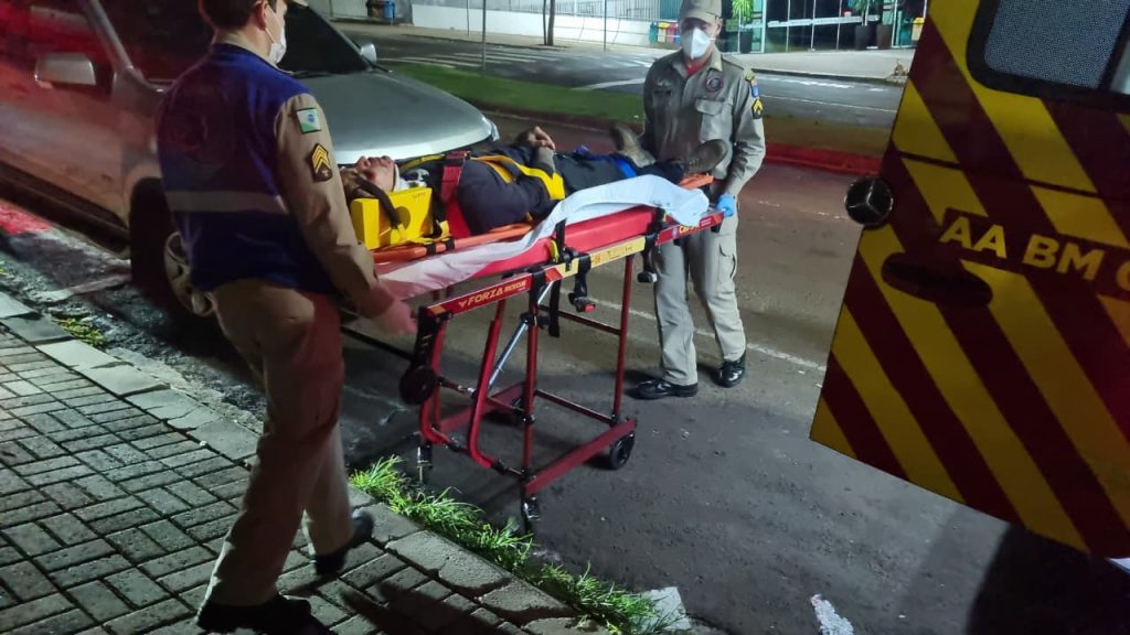 Motociclista fica ferido após queda na Avenida Brasil em Cascavel Motociclista fica ferido após queda na Avenida Brasil em Cascavel