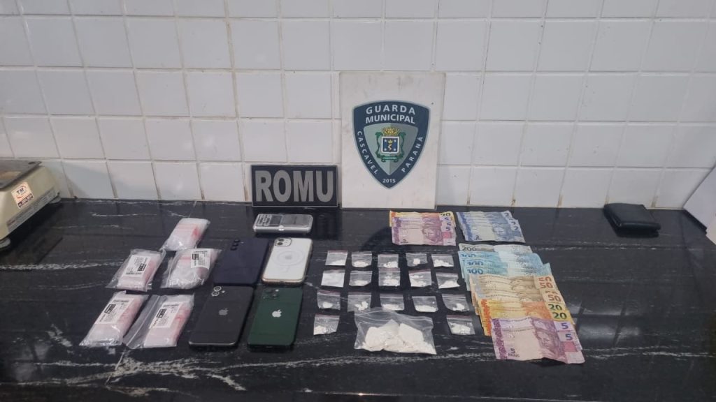 Quatro pessoas são detidas em ação da Guarda Municipal no bairro Morumbi, em Cascavel Quatro pessoas são detidas em ação da Guarda Municipal no bairro Morumbi, em Cascavel