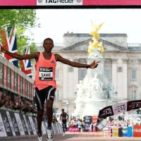 Imagem referente a Queniano se torna primeiro atleta a correr maratona abaixo de 2 horas